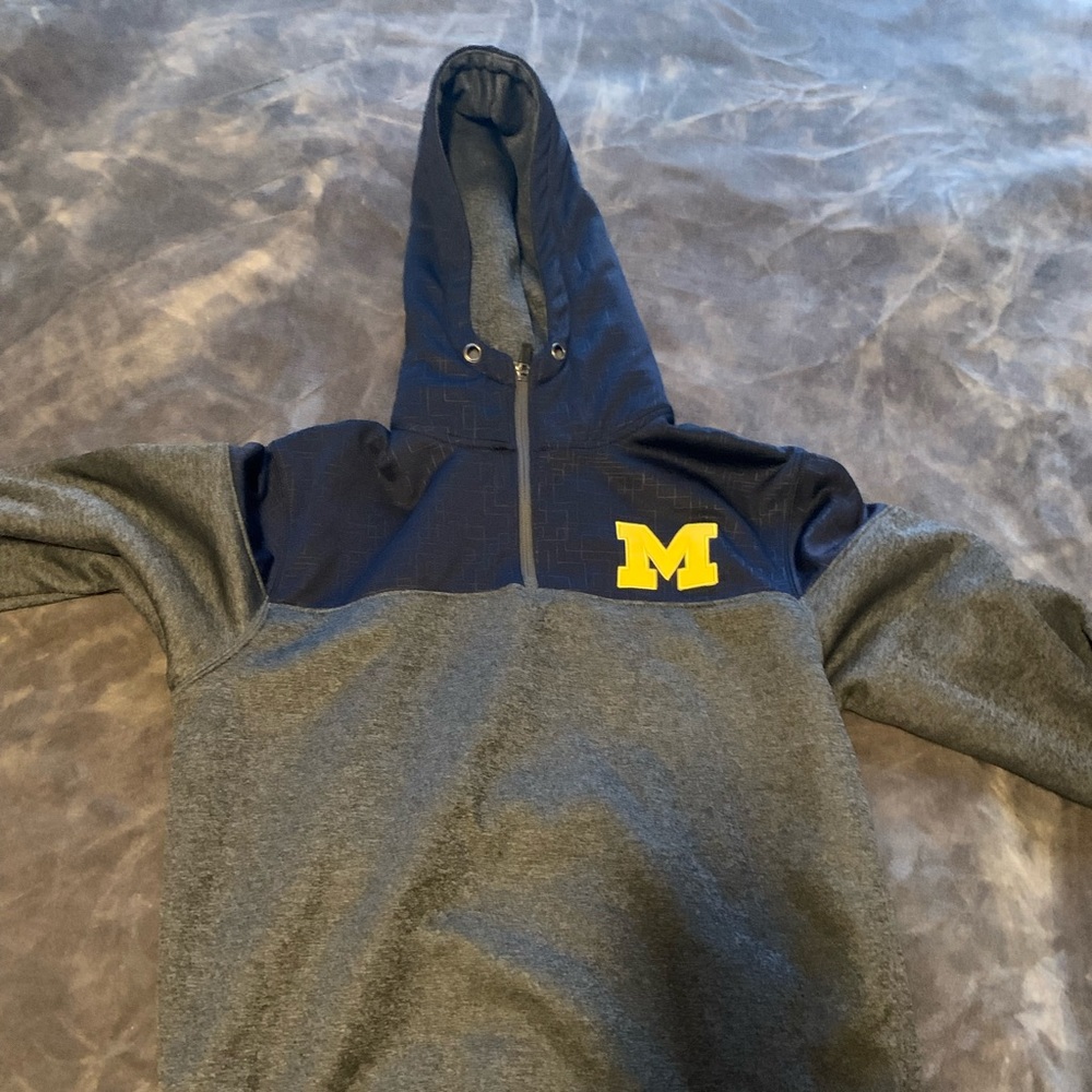 Michigan wolverines hoodie medium